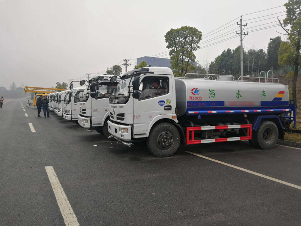 江西上饒高總訂購程力10臺灑水車，1臺高空，1臺路面
